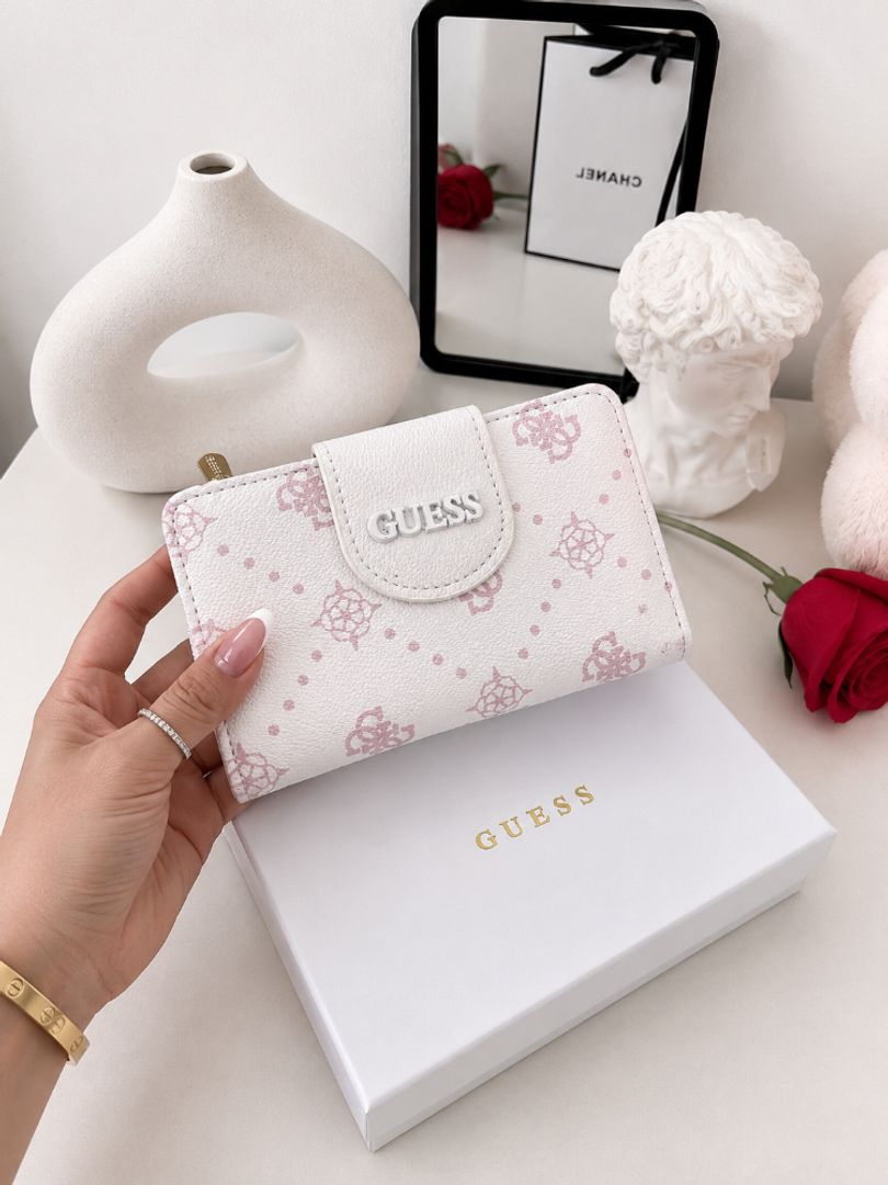 Billetera mediana Guess en caja 