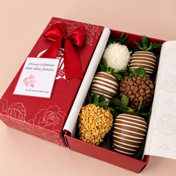Imagen del producto CAJA X 6 FRESAS CON CHOCOLATE 