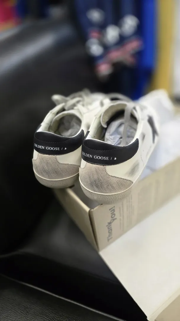 Golden Goose star black