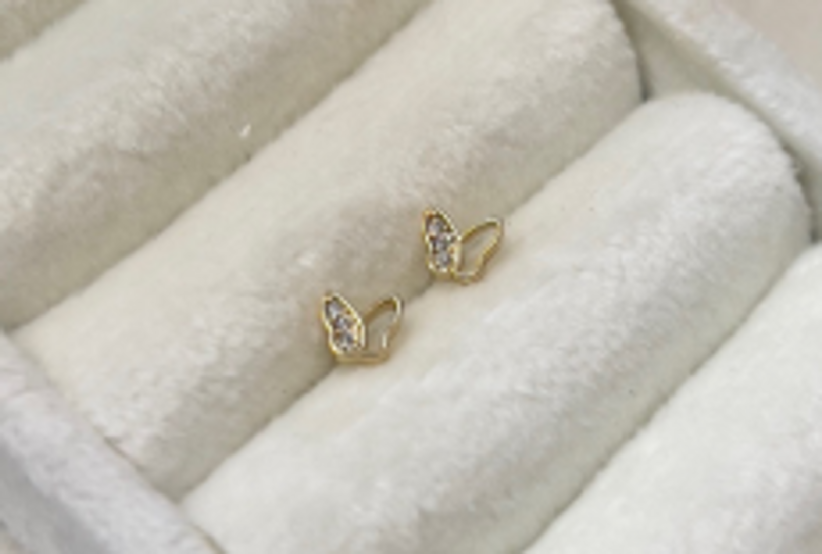 Arete circón oro laminado 18k