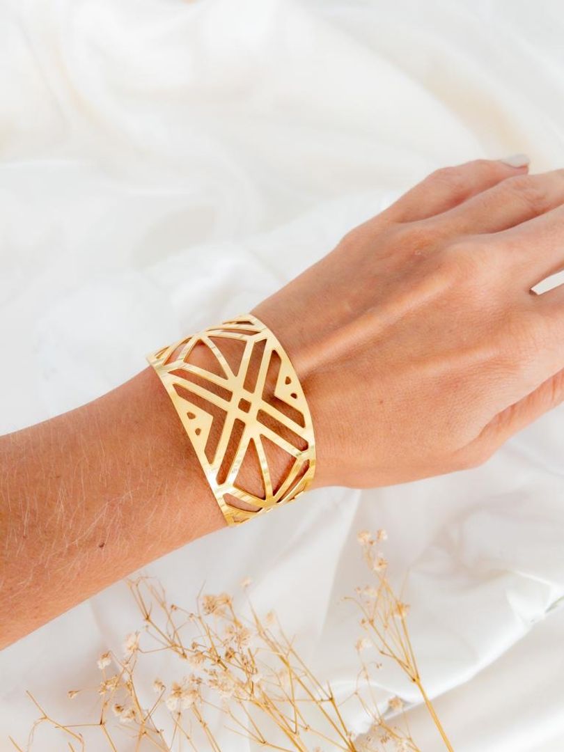 Brazalete en X ovalado 
