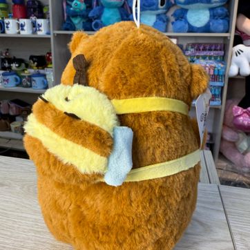  PELUCHE CAPIBARA ABEJA 20cm  - imagen 1