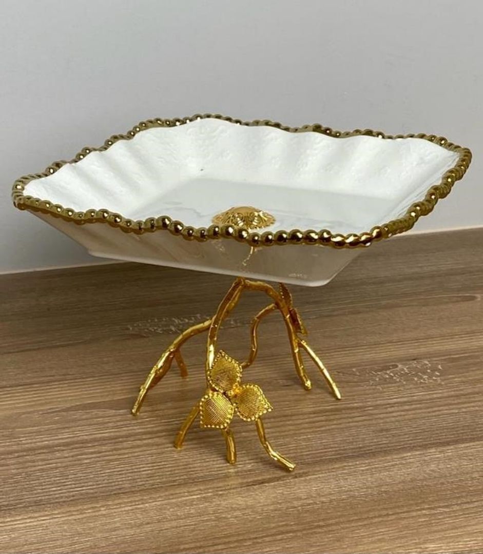 Base para pasteles en cerámica blanca con dorado