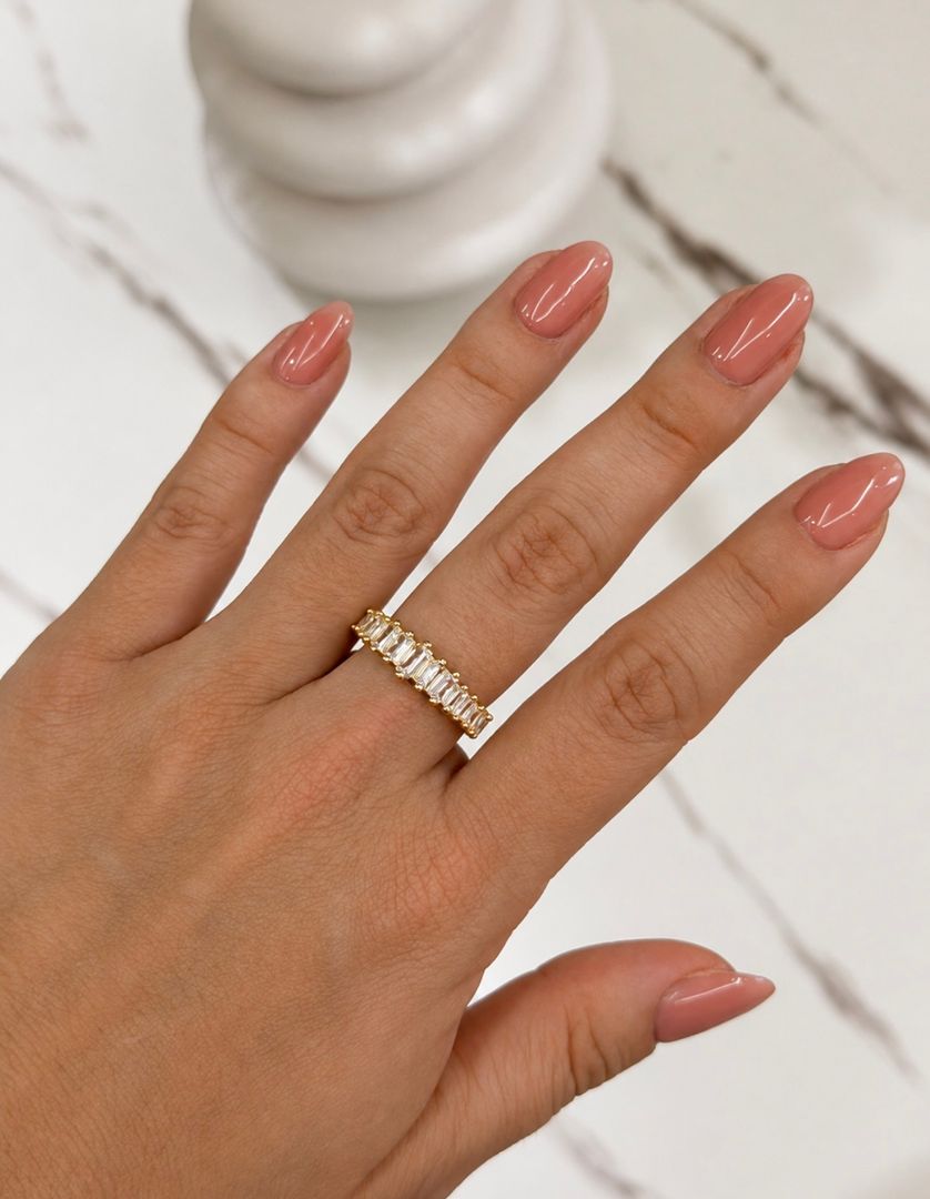 Anillo líneas circones 