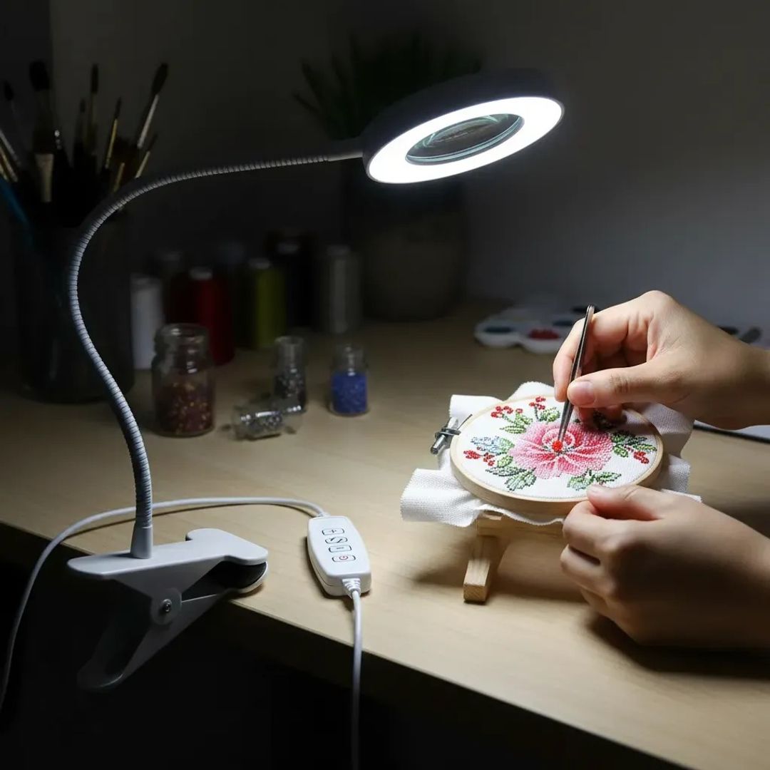 Lámpara LED con Lupa 20X y Brazo Ajustable