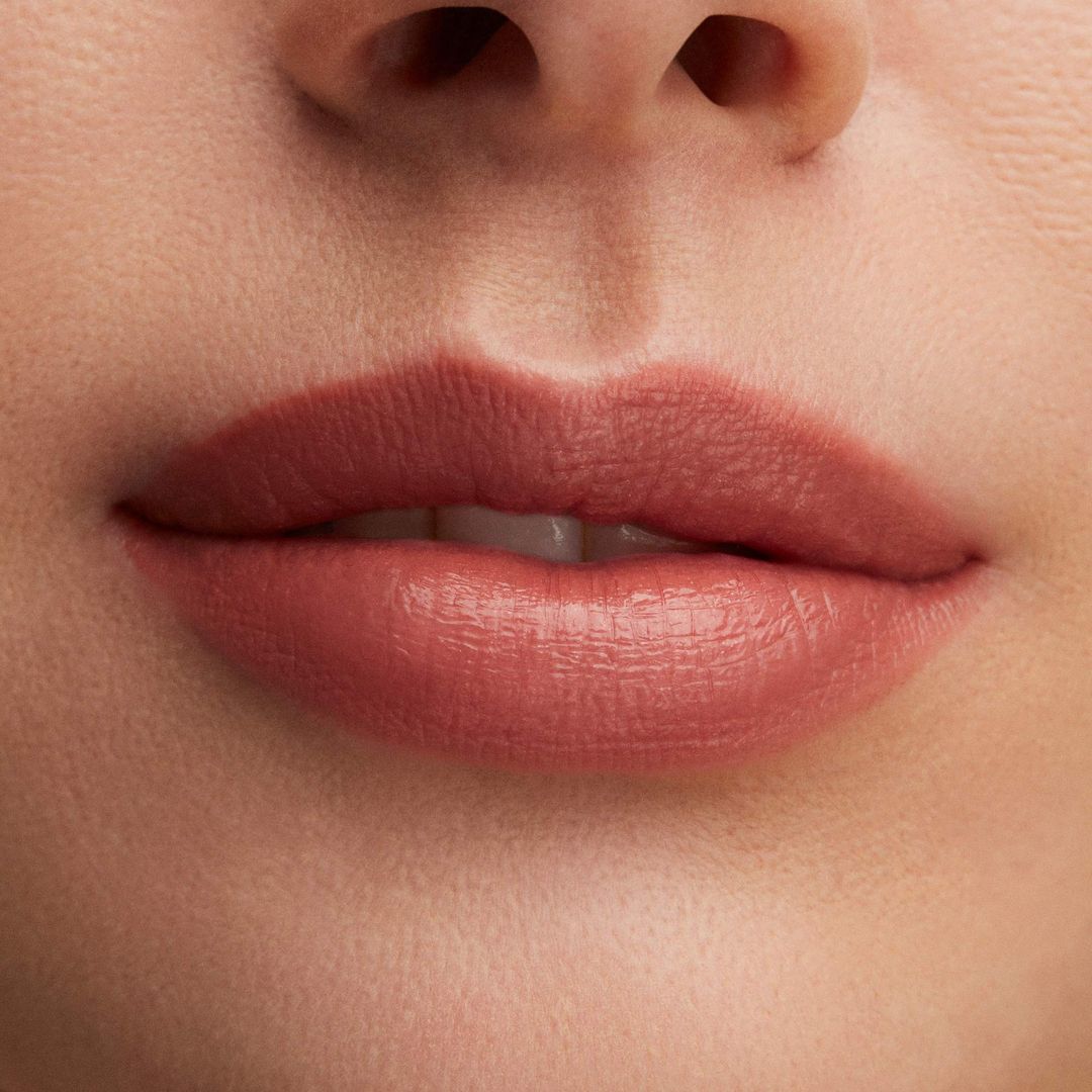 Labial Lustreglass Sheer-Shine - Hug Me