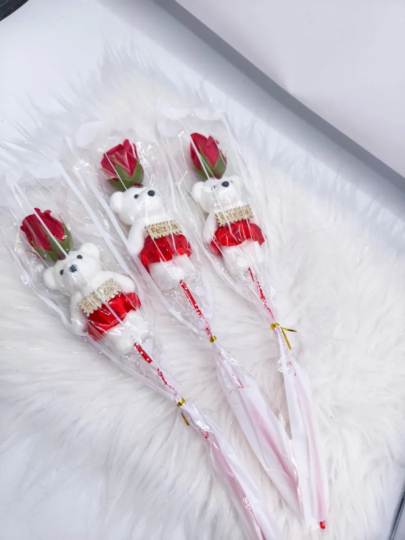 DEETALLE ROSA OSO RS140 