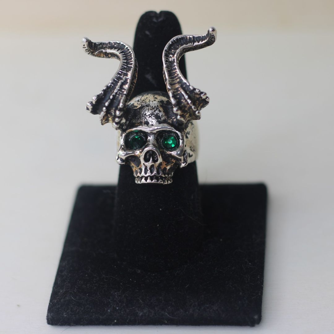 ANILLO CALAVERA CUERNOS