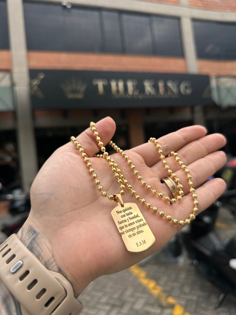 Cadena militar más placa marcada 