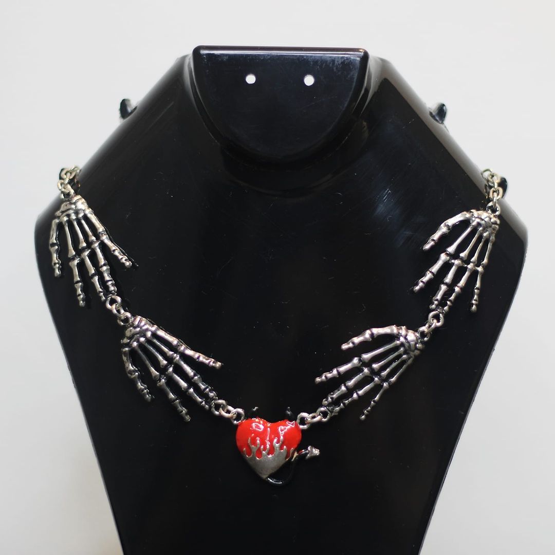 COLLAR MANOS Y CORAZON