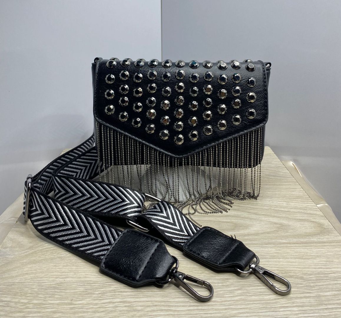 Bolso de taches negro 