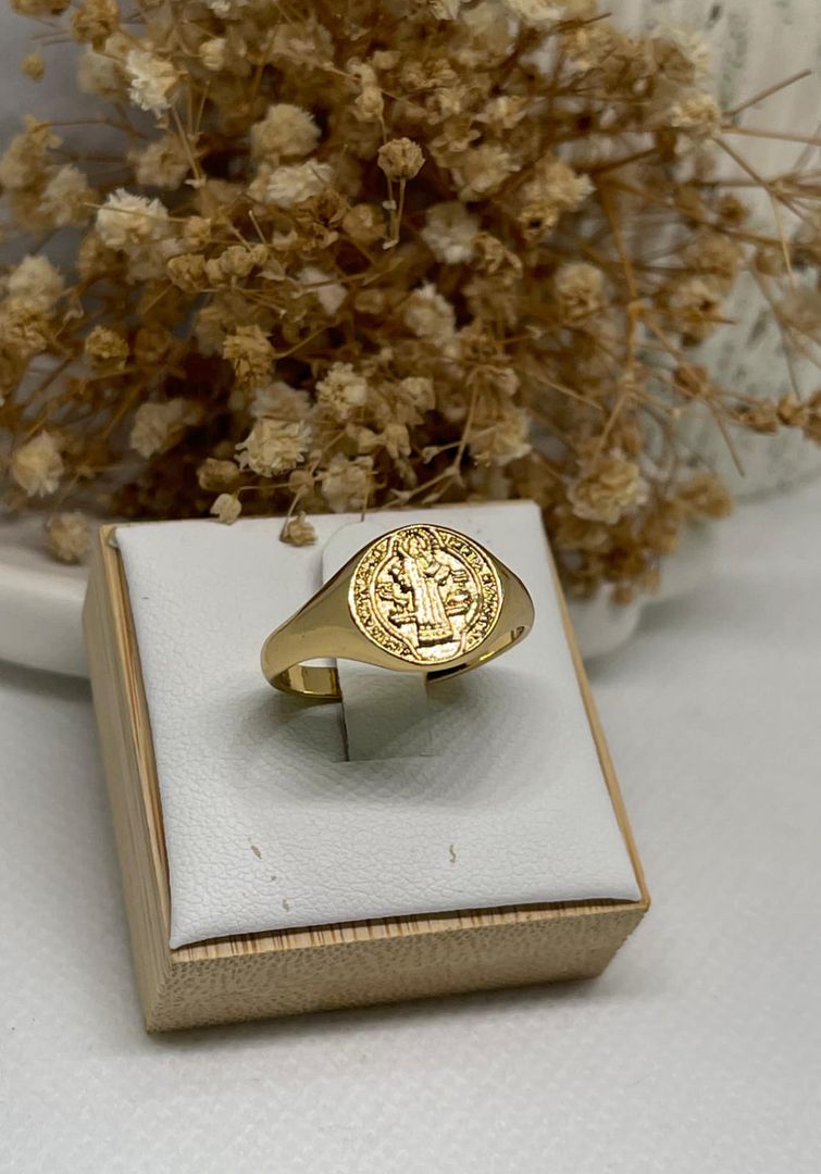 Anillo san benito grueso tallado 
