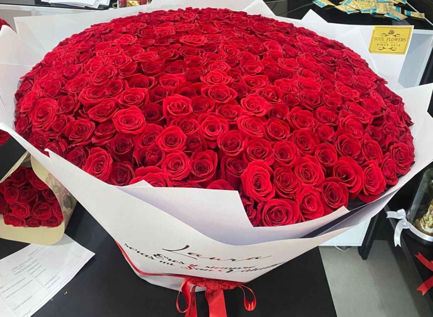 BOUQUET POR 300 ROSAS TRADICIONALES 