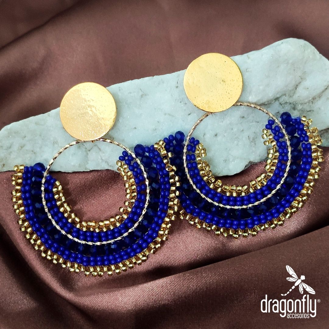 Aretes en bronce semicirculo grande tejido a mano en mostacilla   azul