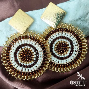 Imagen del producto arete bronce mandala  circular tejido a mano en mostacilla y muranos marron- dorado