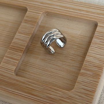 Imagen del producto Earcuff líneas plateado 