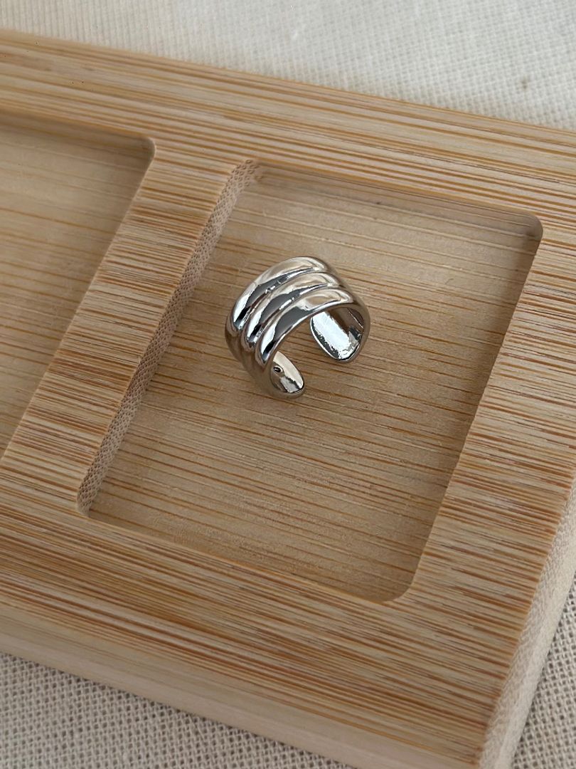 Earcuff líneas plateado 