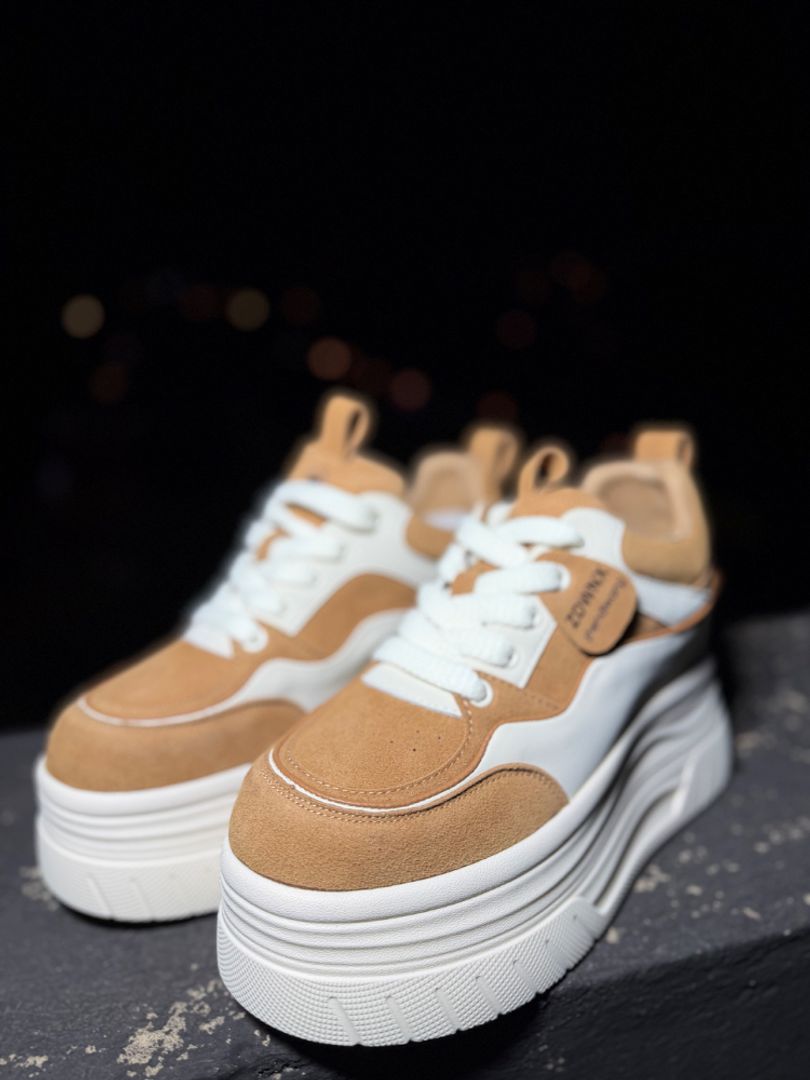 Tenis plataforma gamuza 