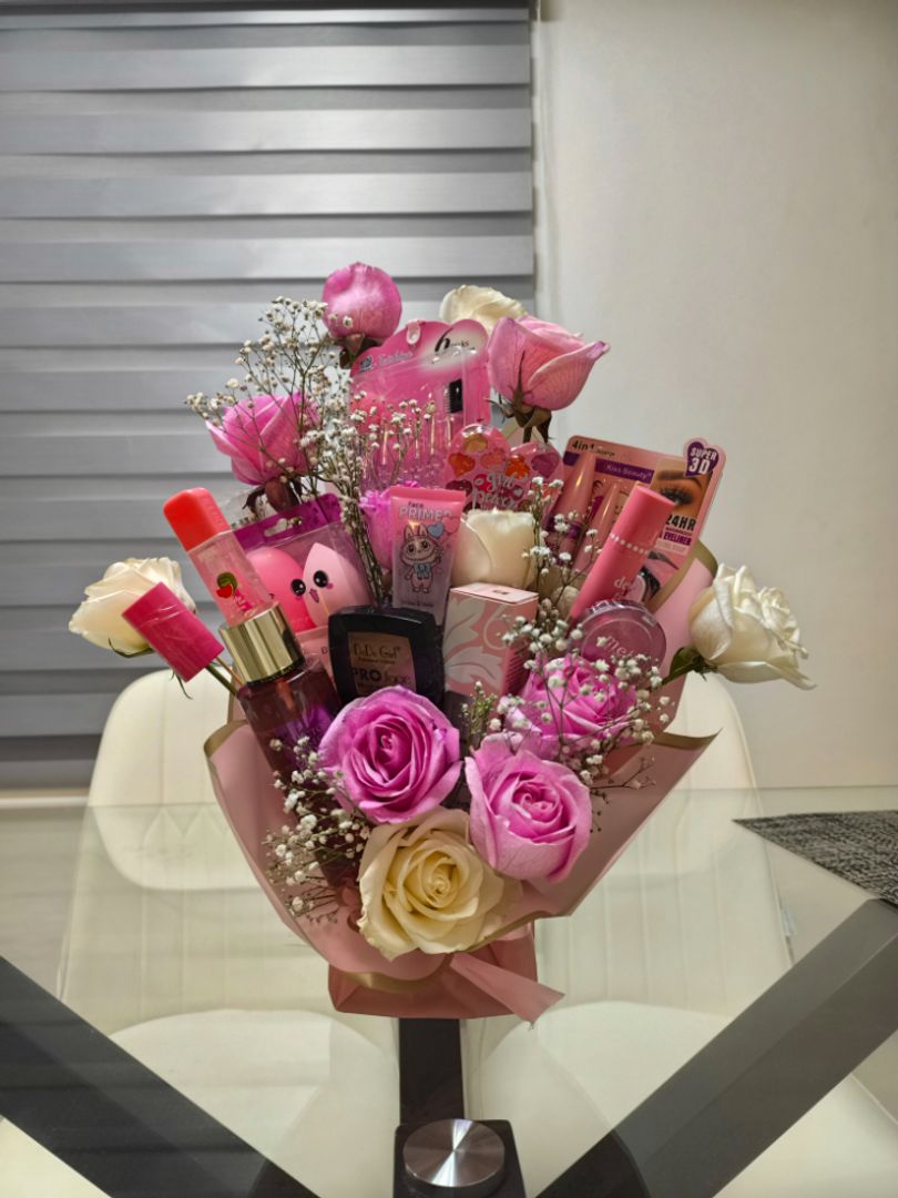 ROSAS CON MAQUILLAJE