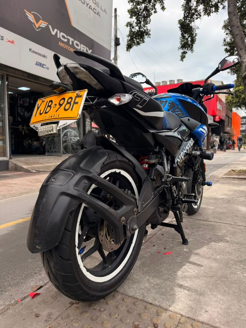 BAJAJ PULSAR NS  200 FI ABS