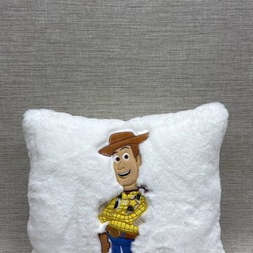 Imagen del producto COJIN WOODY (TOY STORY) 40X38 CM