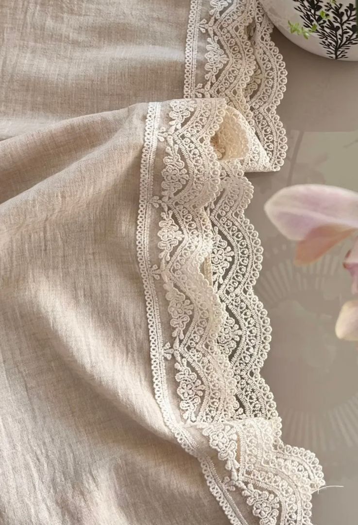 Sendero Lino Beige con Puntilla 