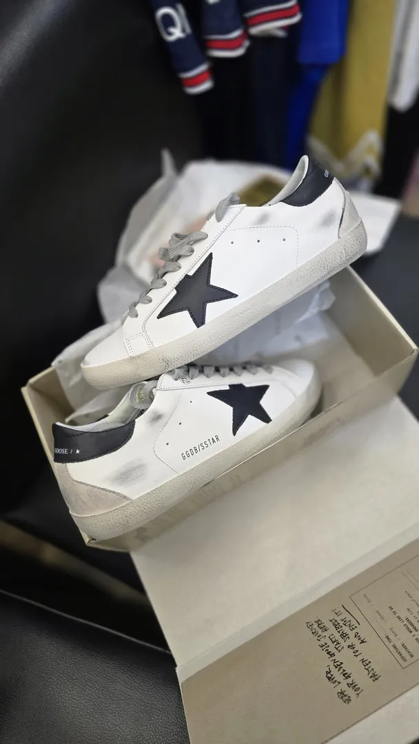 Golden Goose star black
