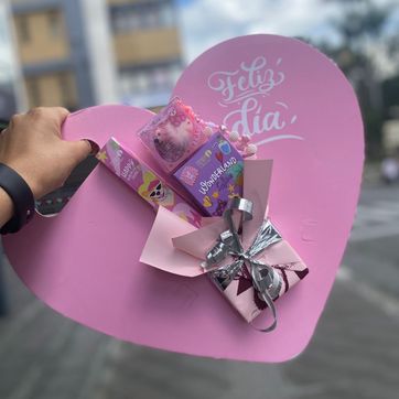 Imagen del producto BOUQUETE DE MAQUILLAJE CORAZON 