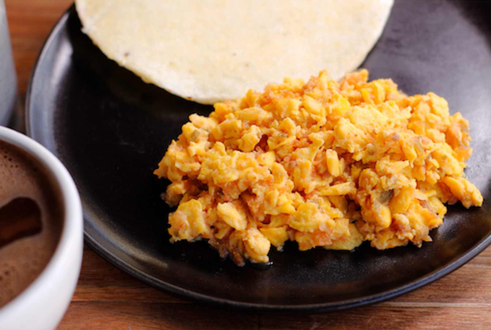Arepa con Huevos Pericos 