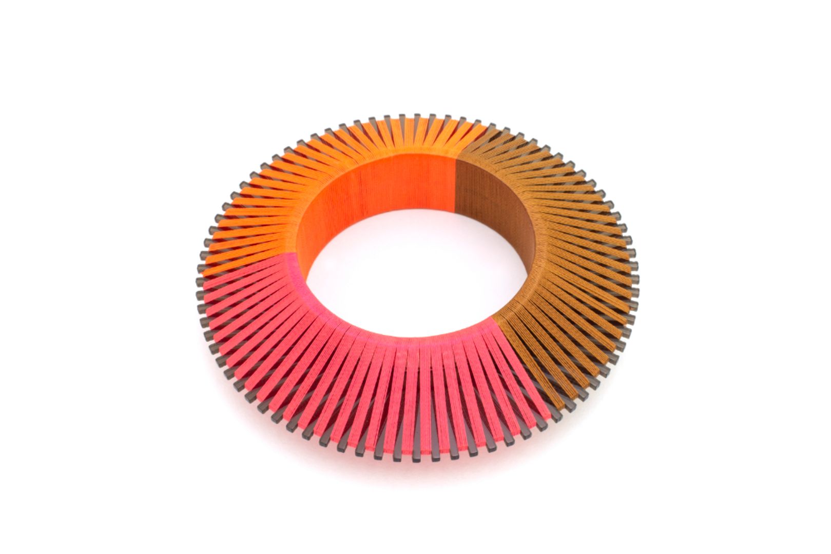 CIRCULAR THREAD BRACELET