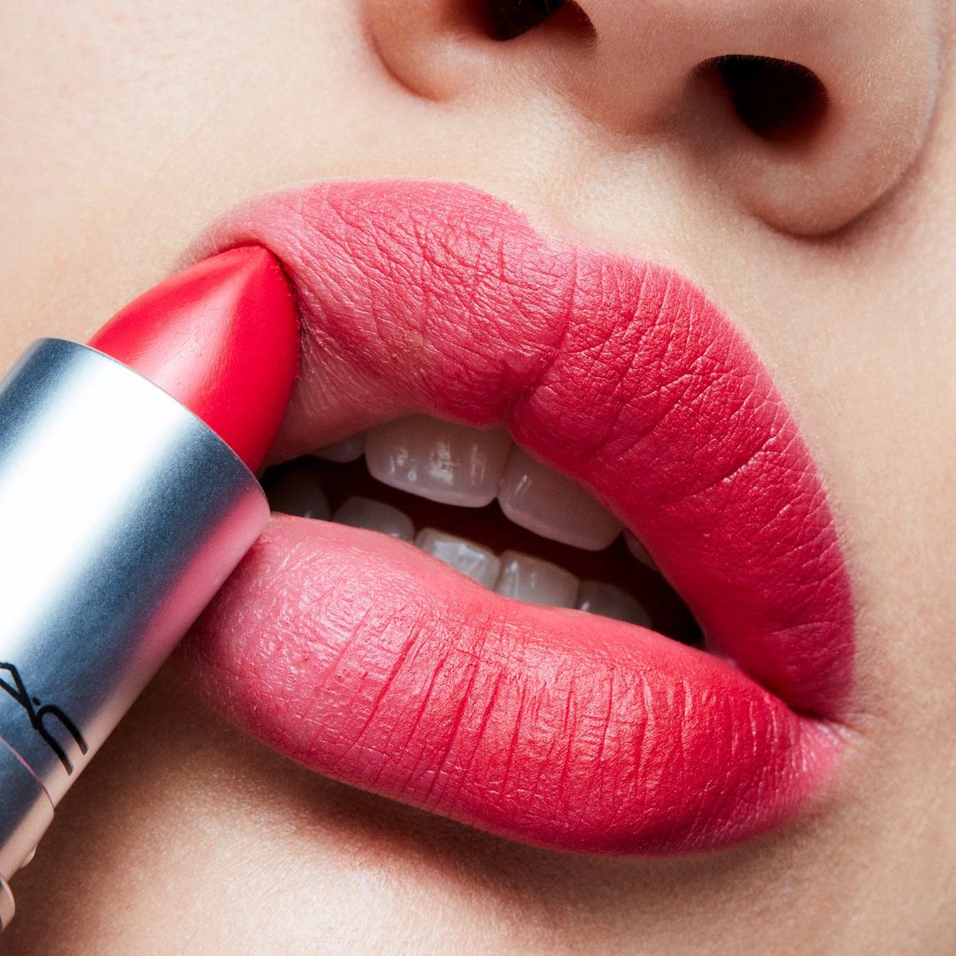Labial Retro Matte - Relentlessly Red