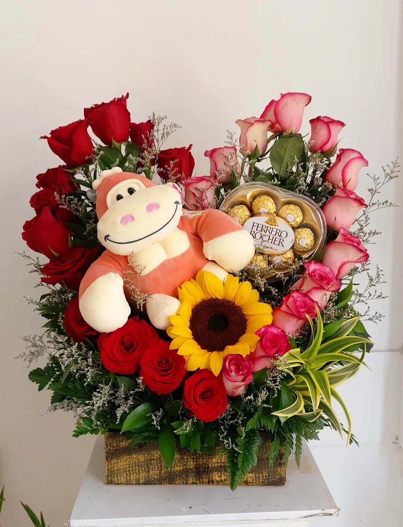 corazon con peluche y chocolates