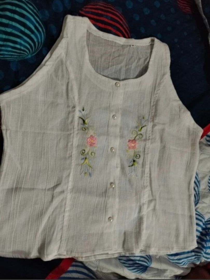 Blusas bordadas en flores 