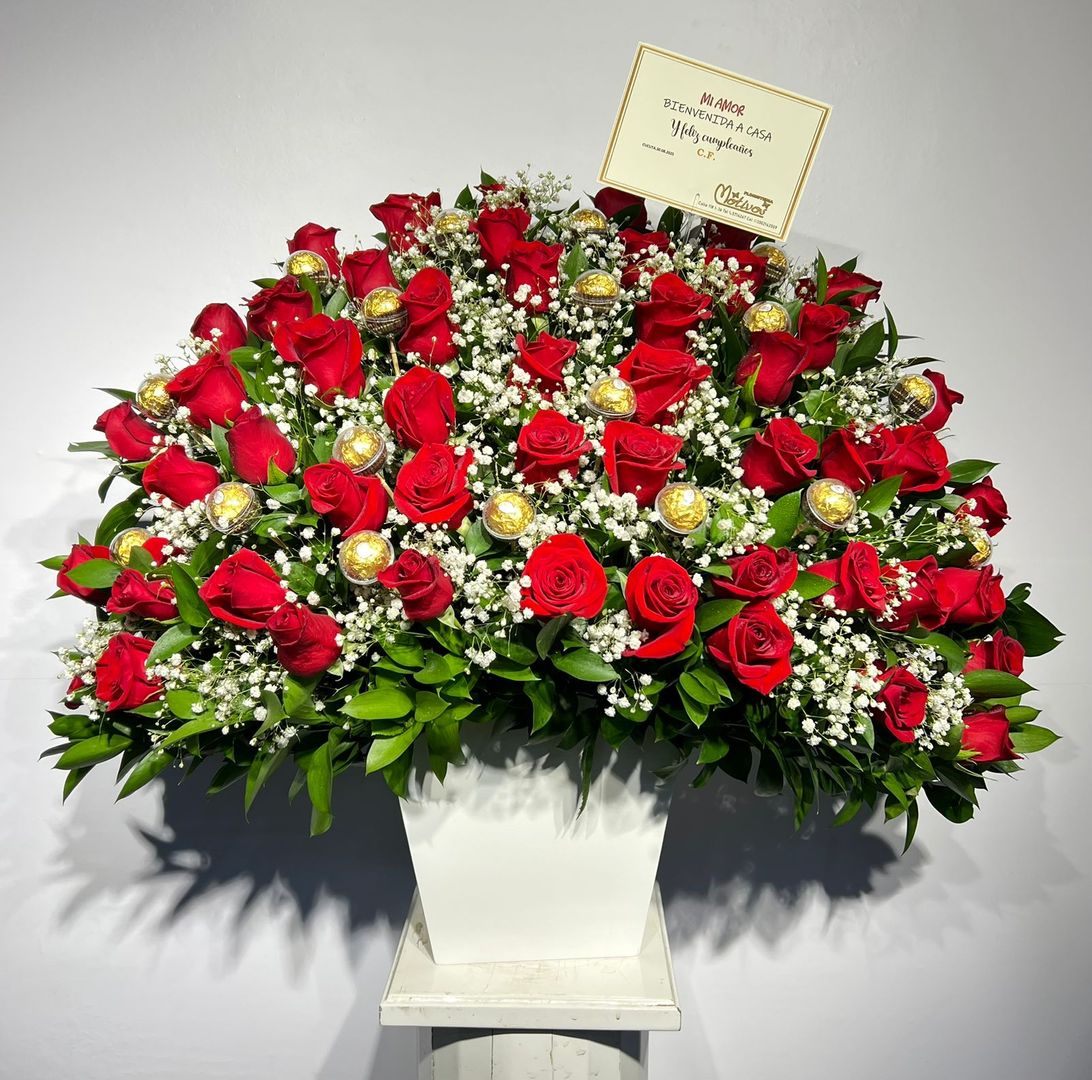 ABANICO ROJO CON CHOCOLATES