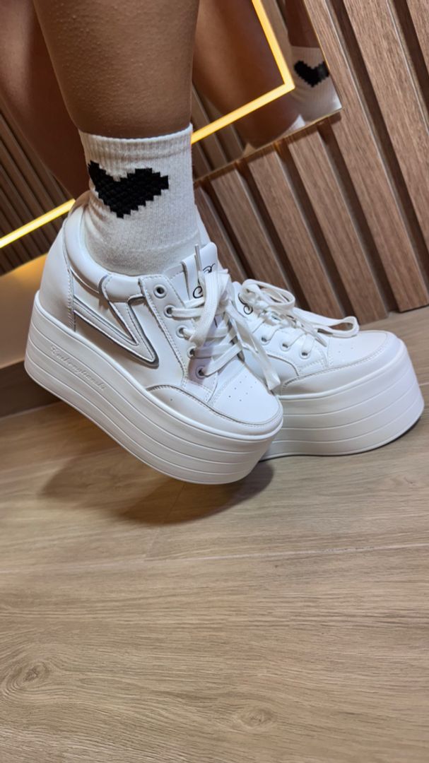 Tenis plataforma doble línea blanca 