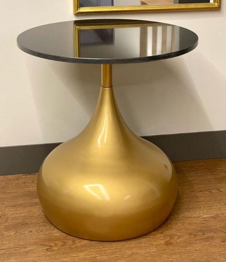 MESA EN METAL DORADO Y NEGRO