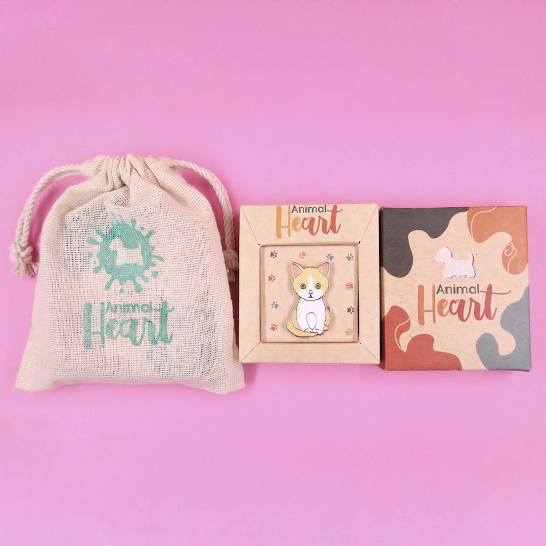 PIN GATO BLANCO Y AMARILLO