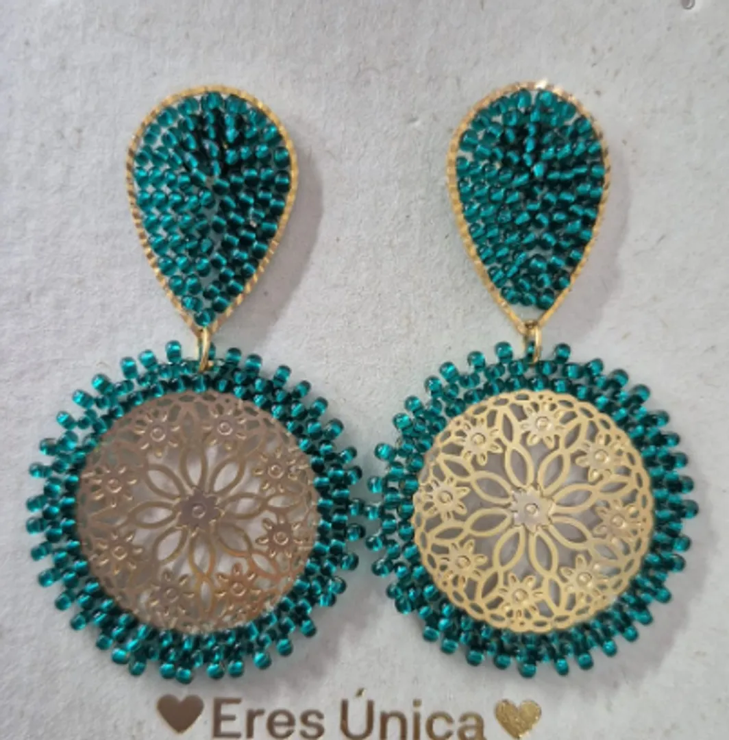 Arete Lagrima con Circulo Tejido Mostacilla
