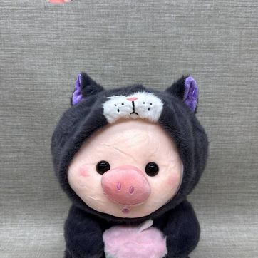 Imagen del producto CERDITO DISFRAZADO DE LUCIFER 35 CM