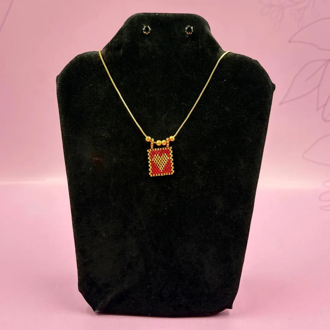 COLLAR MOSTACILLA CORAZÓN + ARETAS