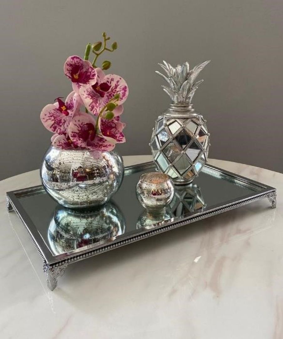 bandeja plateada en metal con espejo