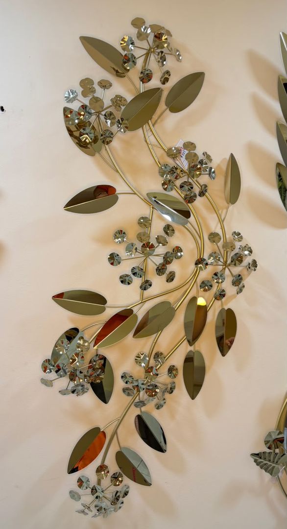 APLIQUE METALICO TIPO FLOR DE LEON