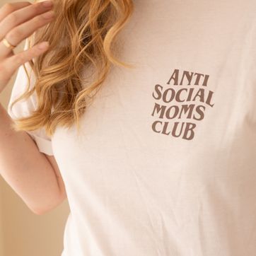 ANTI SOCIAL MOM - imagen 1