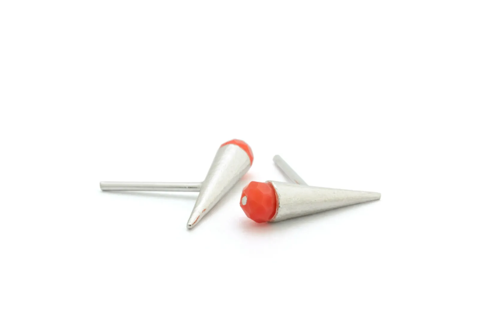 SILVER CONE STONE STUDS