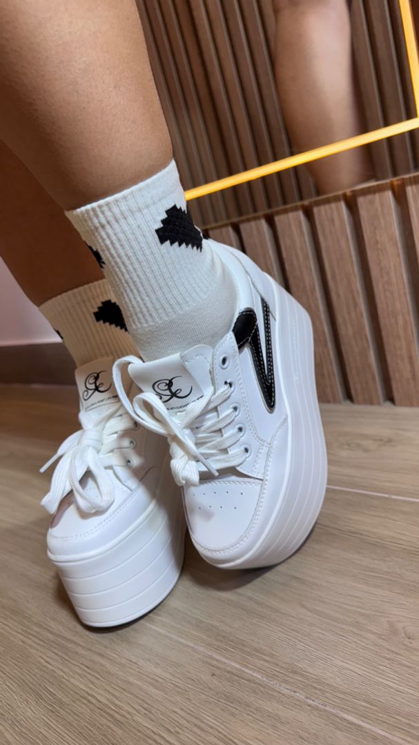 Tenis plataforma doble fashion !!