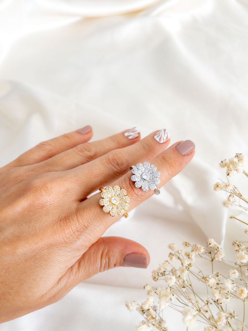 Anillo flor con microcircon 