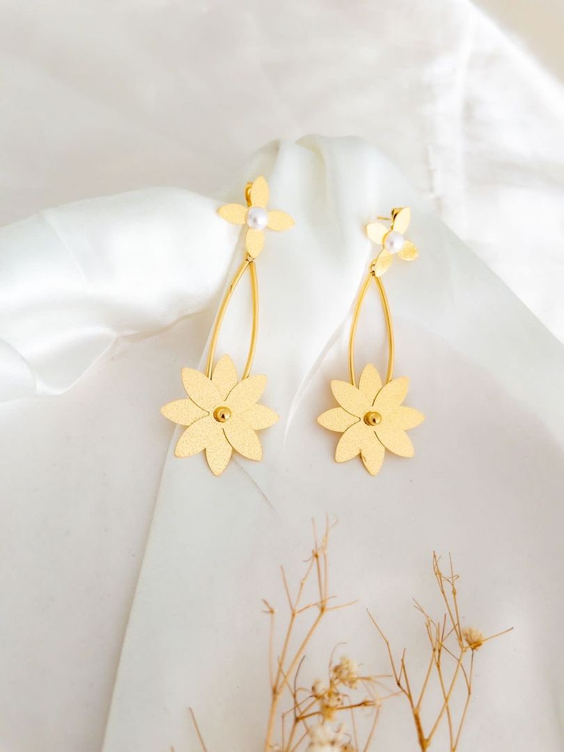 Arete doble flor perla 