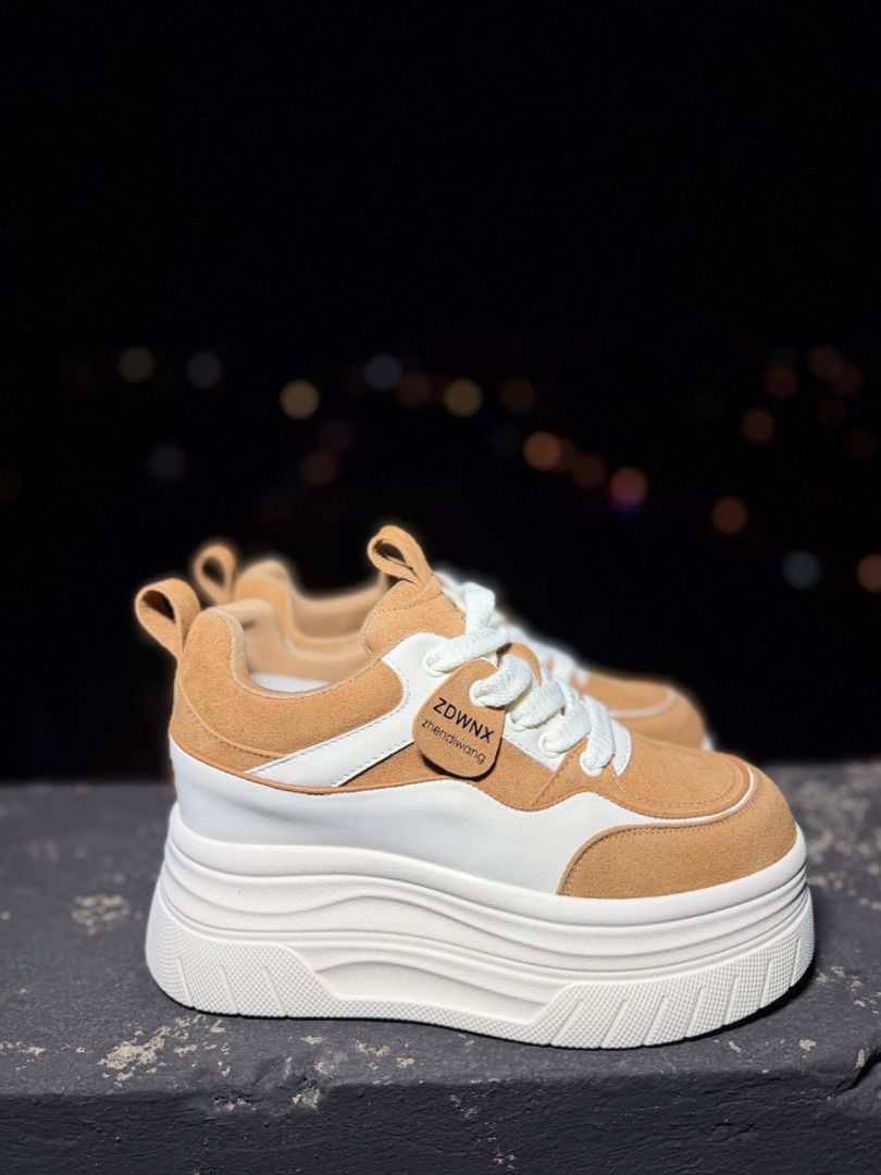 Tenis plataforma gamuza 