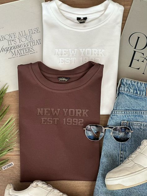 CAMISETA FRIA REGULAR ALTO RELIEVE NEW YORK VY2985