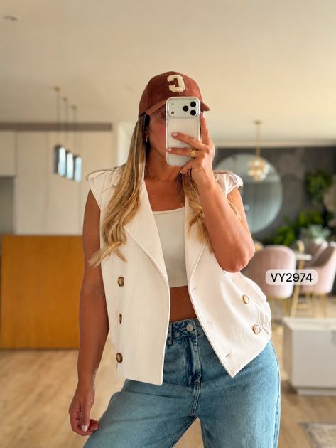 CHALECO BOTONES Y CHARRETERA VY2974 en Beige — foto 4